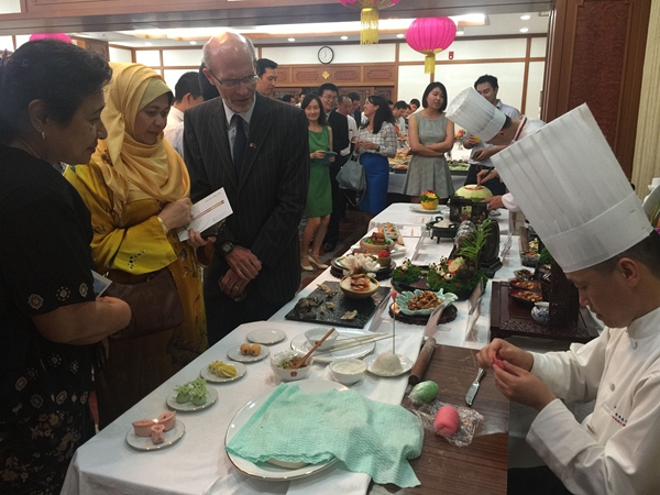 文化中国中华美食中华厨艺团成功访问巴布亚新几内亚澳大利亚和斐济